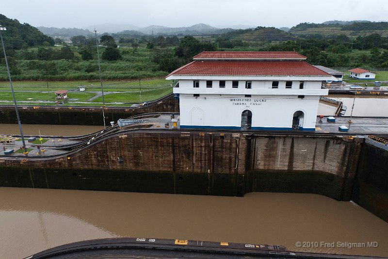 20101202_150156 D3.jpg - Miraflores Locks, Panama Canal. Another view whereby one can appreciate the 54 foot drop.  Note the intermediate water line